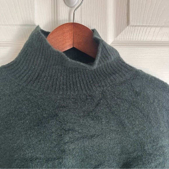 Zara cropped mock neck dolman sleeve sweater green Sz Small fuzzy super soft - Picture 2 of 7